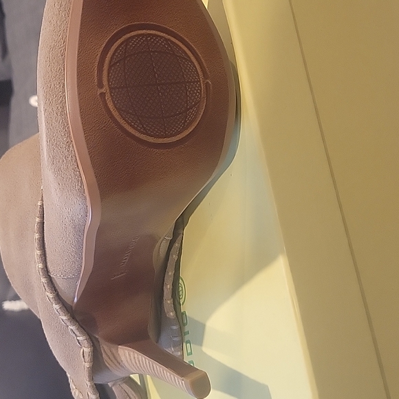 Maxstudio booties - Picture 3 of 5